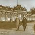 Hindenburg vor Sanssouci.